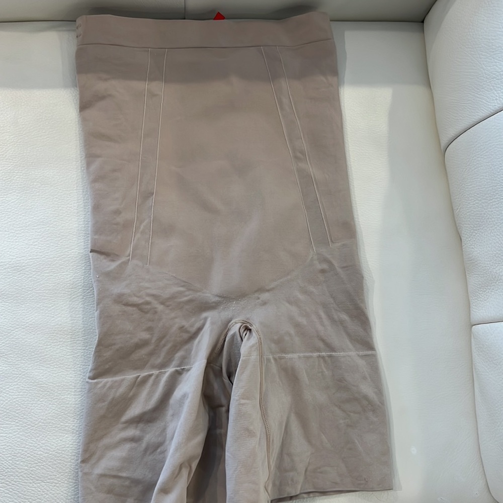 SPANX ON CORE SHAPEWEAR SIZE M - Picture 2 of 3